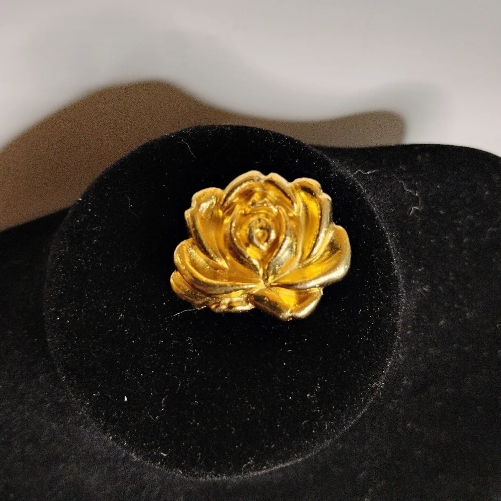 Vintage‎ Gold Tone Flower Brooch 10K Gold Plated